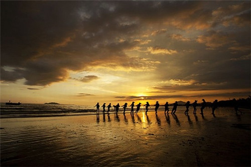 开一家扑辣辣牛蛙火锅加盟店能不能赚钱，适合夫妻店的特色火锅项目有哪些